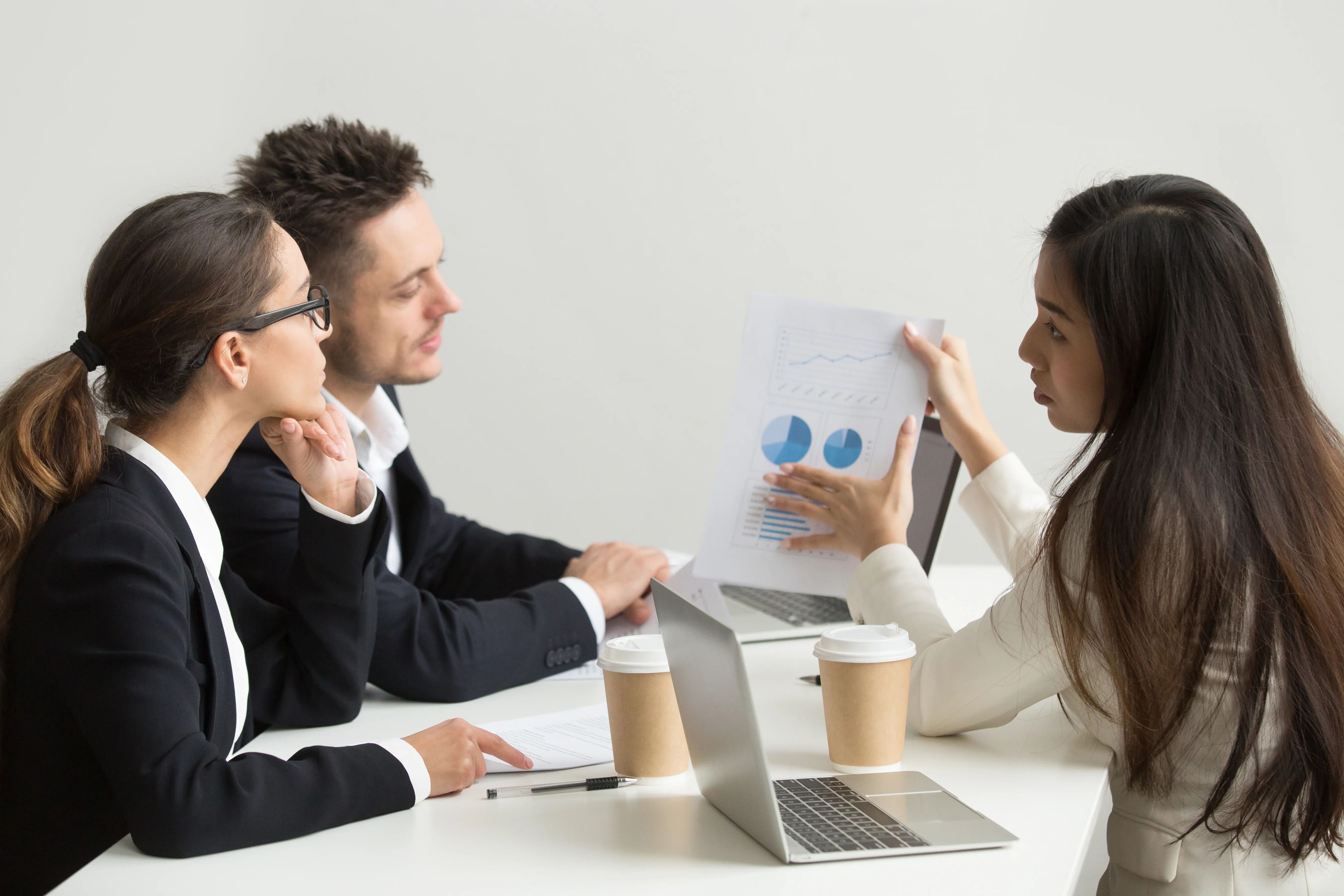 photo d’une réunion de travail avec les équipes de Dative sur les exigences de l’ISO 50001